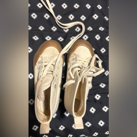 Old Navy toddlers cream colored high-top shoes w/ laces- size 12 - Picture 2 of 8